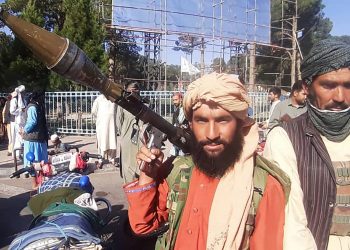 In this picture taken on August 13, 2021, a Taliban fighter holds a rocket-propelled grenade (RPG) along the roadside in Herat, Afghanistan's third biggest city, after government forces pulled out the day before following weeks of being under siege. (Photo by - / AFP)